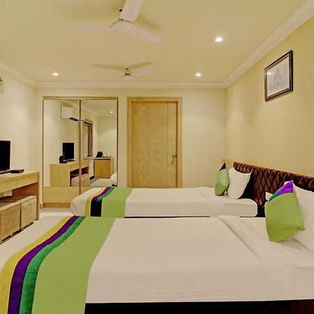Treebo Asl Prime, Near Ballygunge Railway Station Kolkata Exterior photo