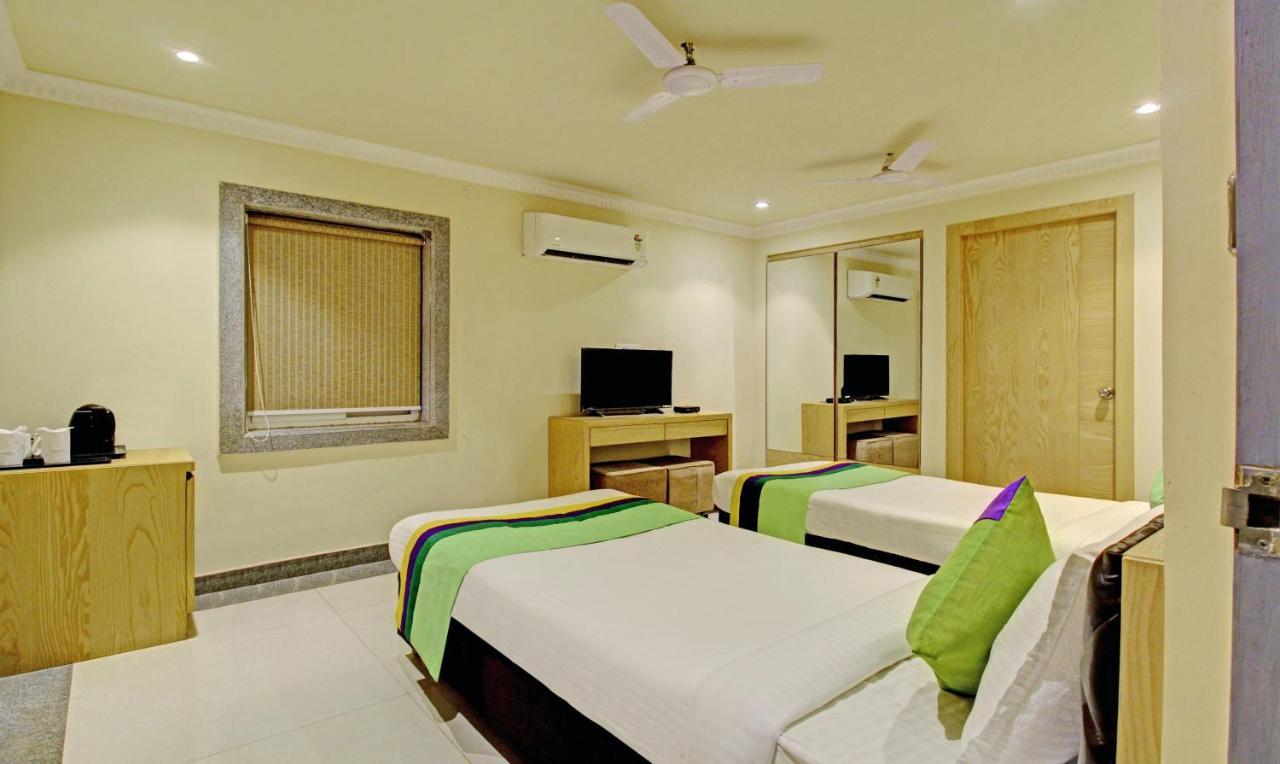 Treebo Asl Prime, Near Ballygunge Railway Station Kolkata Exterior photo