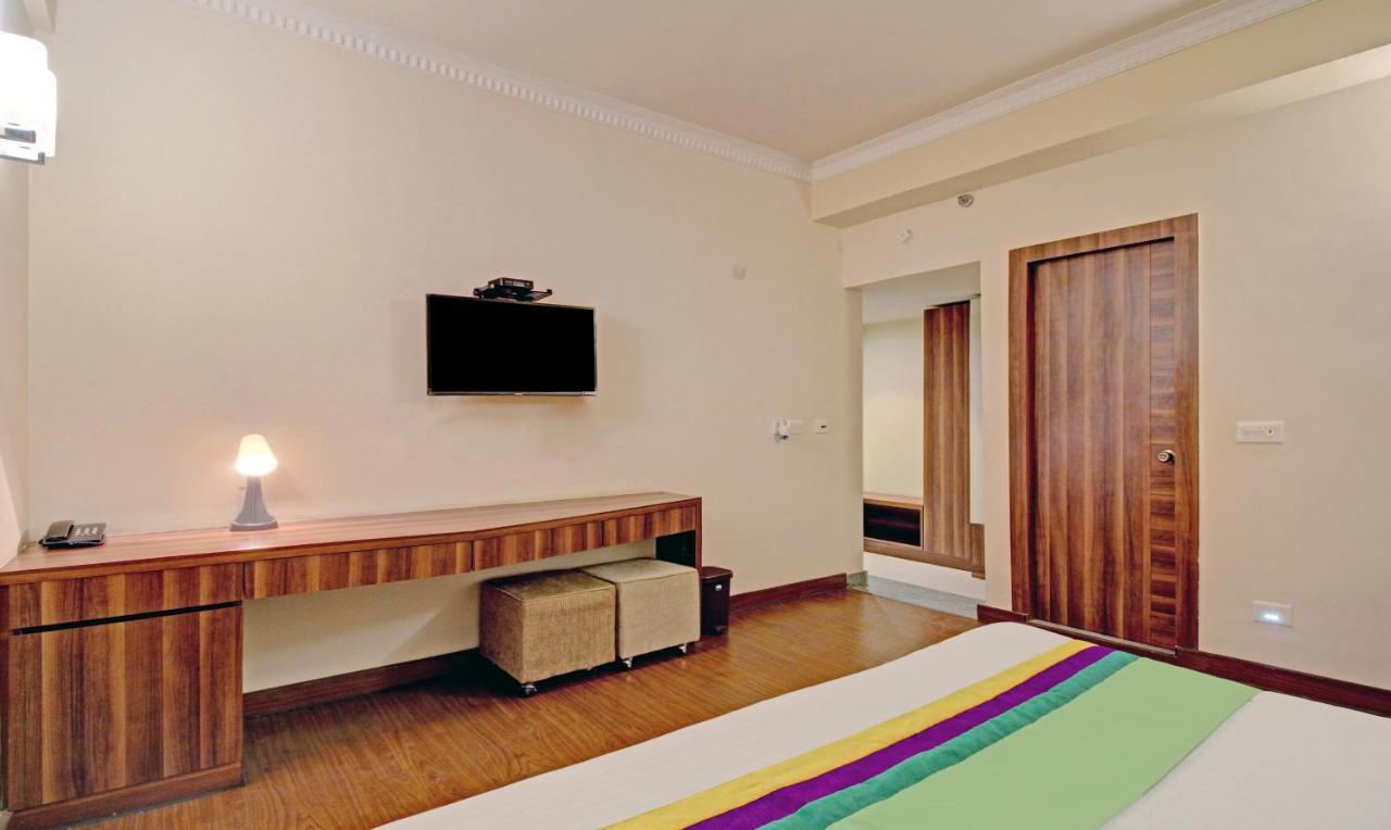 Treebo Asl Prime, Near Ballygunge Railway Station Kolkata Exterior photo