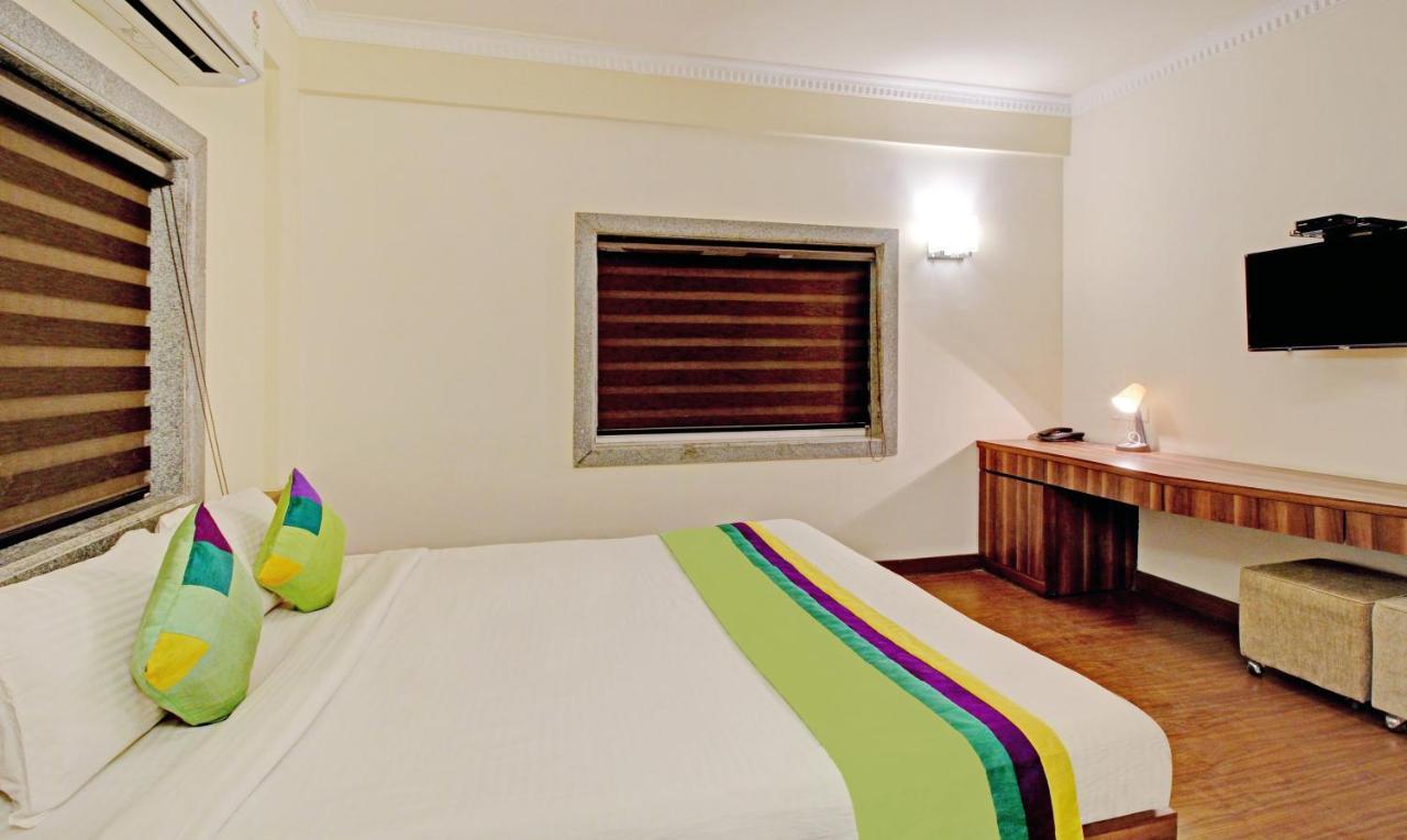 Treebo Asl Prime, Near Ballygunge Railway Station Kolkata Exterior photo
